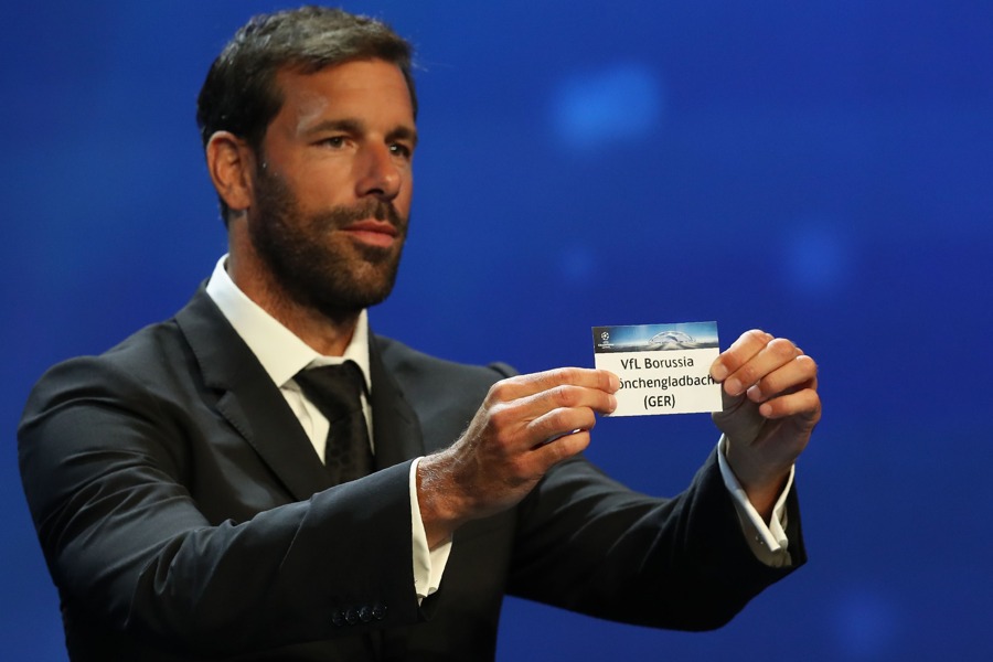 Ruud van Nistelrooy zieht Borussia (Foto: Valery Hache / AFP / Getty Images)